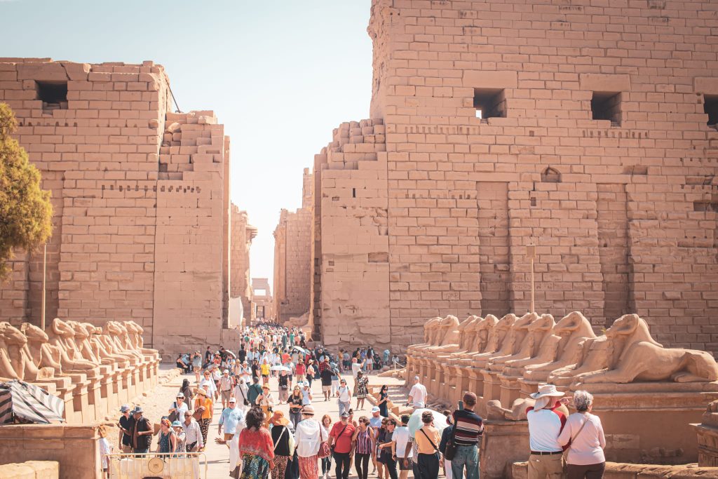 Karnak Tempel in Luxor voller Touristen
