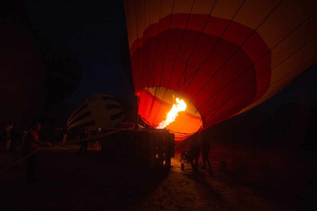 Füllen eines Heißluftballons in Kappadokien
