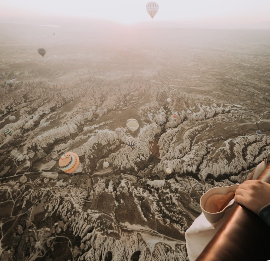 Morgendämmerung - Foto auf Kappadokien von oben (aus Heißluftballon)