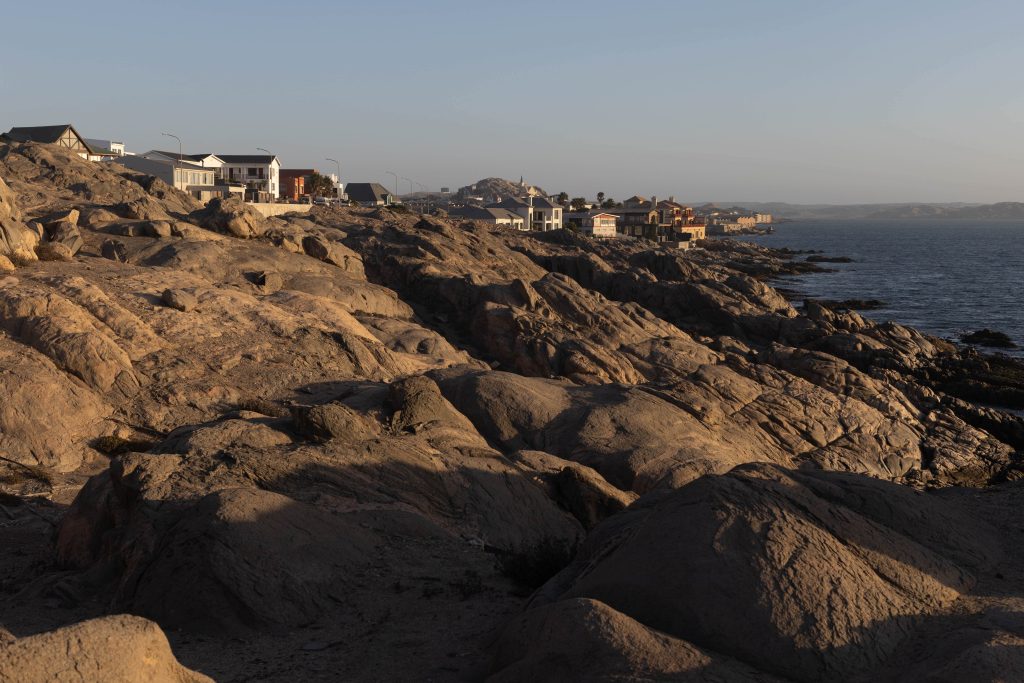 Felsenküste in Shark Bay bei Lüderitz