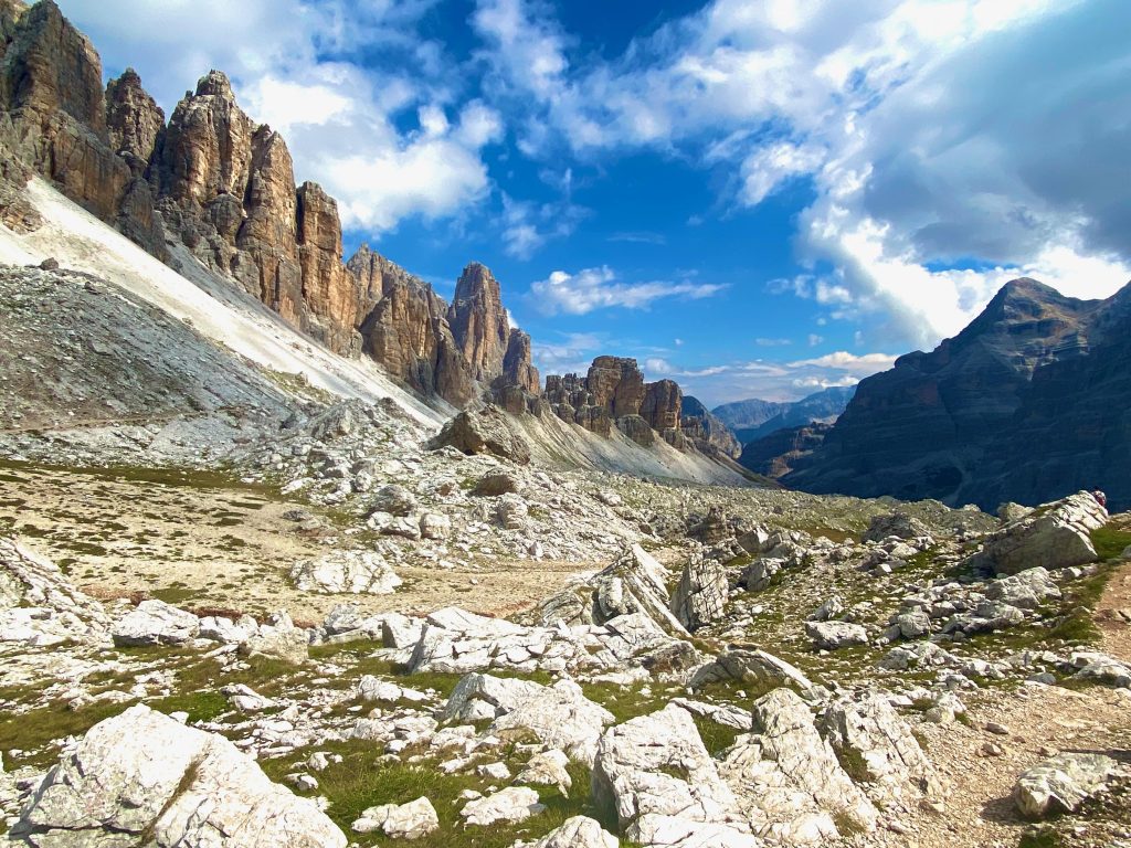 Felsige Gipfel in den Dolomiten