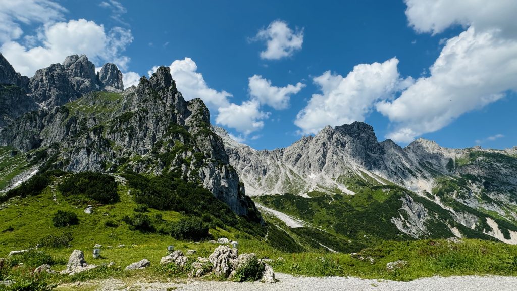 Blick auf die Große Bischofsmütze und den Steiglpass