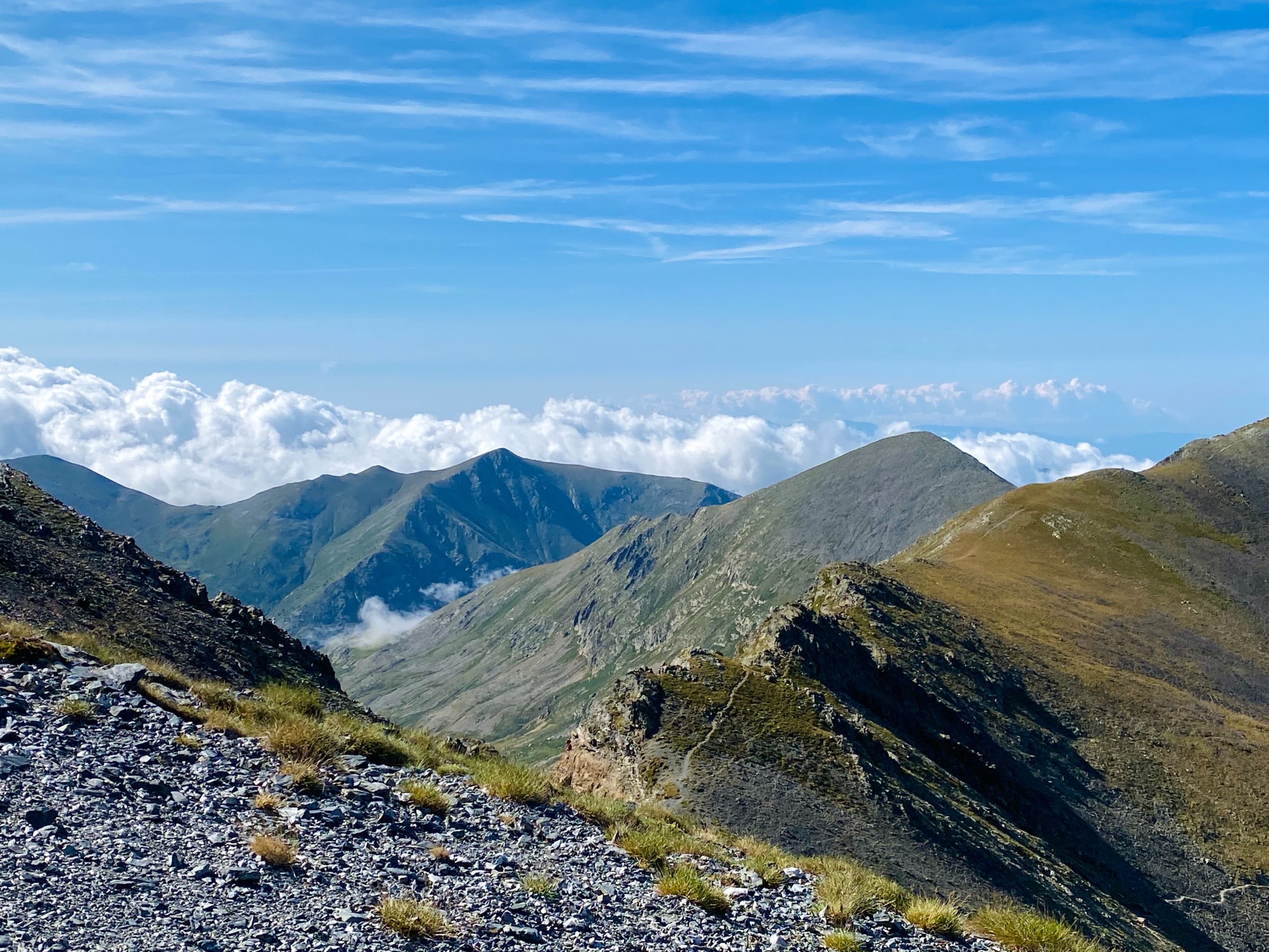 Mehr über den Artikel erfahren Wandern auf dem GR11: Mehrtagestour durch Andorra und Spanien