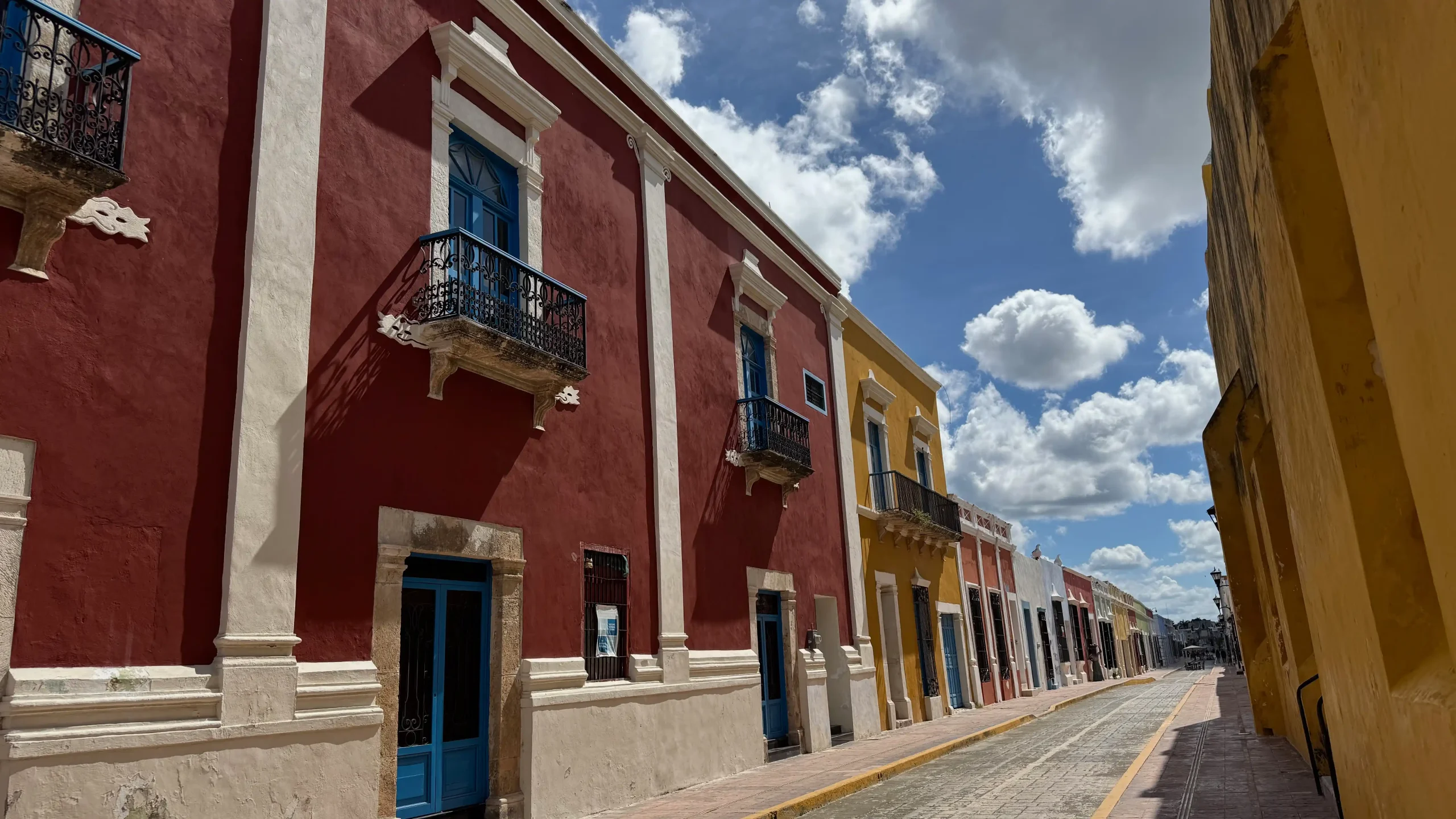 Bunte koloniale Häuser in der Innenstadt von Campeche in Mexiko